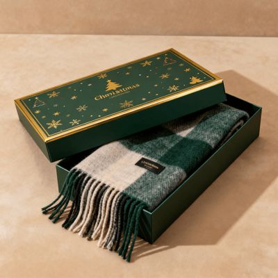 Custom Luxury Christmas Gift Boxes Matte Rigid Cardboard for Packaging Scarf Dress Underwear Shirt Bahan Asaptik Daur Ulang