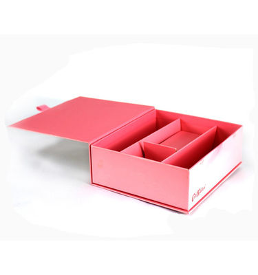 Kotak hadiah berbentuk hati kertas berwarna yang dapat disesuaikan dengan finishing yang dilapisi