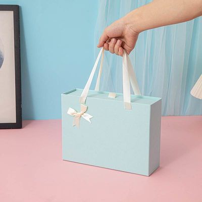 ODM OEM diterima. sampel gratis portabel kosong Slide Out Packing kaku jenis laci kotak hadiah tas dengan pita
