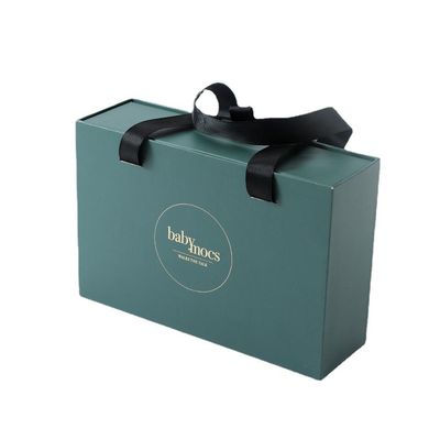 Pemesanan khusus Diterima Kemasan Pakaian Kertas Pakaian Kotak dengan ukuran khusus pegangan