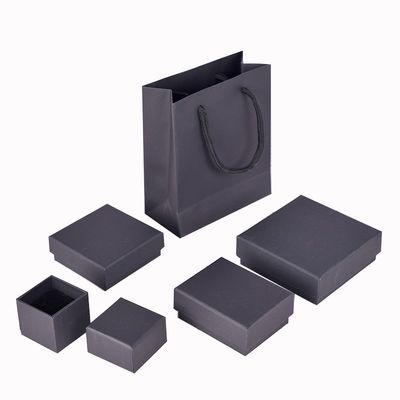 Kotak kemasan kosmetik kardus kaku dengan penutupan magnetik dan desain khusus