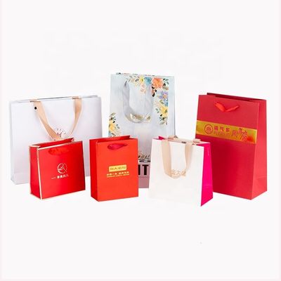 Pemesanan khusus dapat diterima Logo mewah dicetak tas belanja untuk hadiah liburan yang indah