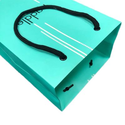 Tas belanja hadiah kertas hijau matte mewah untuk kemasan pakaian