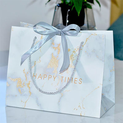 Hot Stamping Custom Luxury Gift Bags Recyclable Kraft Shopping Bags Dengan Handle