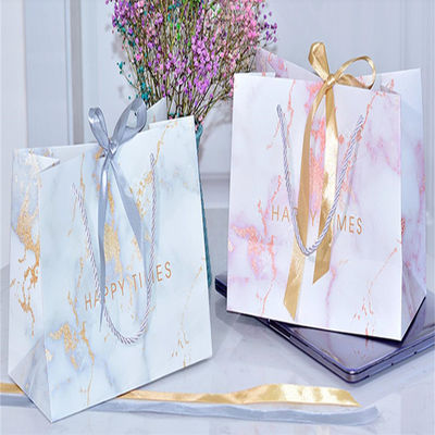 Hot Stamping Custom Luxury Gift Bags Recyclable Kraft Shopping Bags Dengan Handle