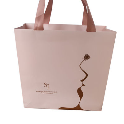Luxury Custom Logo Gold Foil Printed Kraft Paper Shopping Packaging Bag untuk Sepatu Pakaian