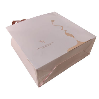 Luxury Custom Logo Gold Foil Printed Kraft Paper Shopping Packaging Bag untuk Sepatu Pakaian