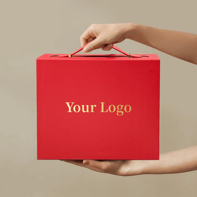 Kotak hadiah logo khusus yang terbuat dari kardus daur ulang yang indah dengan pegangan kulit praktis