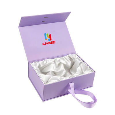 Custom High End Black Magnetic Box Pakaian Karton Paket Hadiah Box Rambut Manusia Paket Box Dengan Sutra Satin