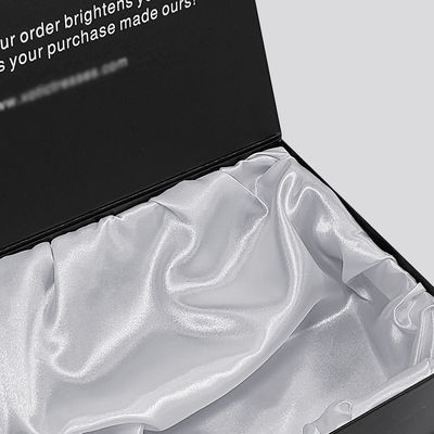 Custom High End Black Magnetic Box Pakaian Karton Paket Hadiah Box Rambut Manusia Paket Box Dengan Sutra Satin