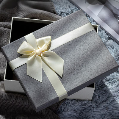 High End Gift Box Packaging Ukuran yang dapat disesuaikan Untuk Hari Valentine Hari Ibu Black White Bow Decoration Gift Box