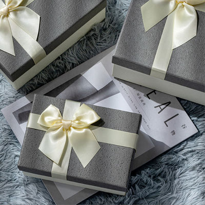 High End Gift Box Packaging Ukuran yang dapat disesuaikan Untuk Hari Valentine Hari Ibu Black White Bow Decoration Gift Box