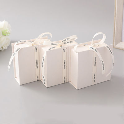 Logo Ribbon Putih Kotak Hadiah Lipat Make Up Pakaian Aksesoris Kertas Kental Dengan Laminasi Glossy
