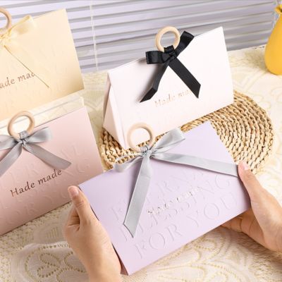 Logo yang disesuaikan kotak lipat unik parfum mewah kemasan keras untuk parfum kosmetik pakaian dan perhiasan