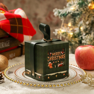 Kotak Hadiah Natal Mewah Desain Emas Merah Elegan Untuk Perayaan Keluarga