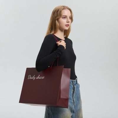 Tas Belanja Kertas Besar Elegan Kustom Gaun Desain Logo Pribadi Daur Ulang Mode Massal Mewah Bermerek Tas Jinjing Untuk Toko