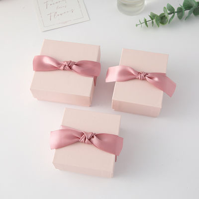 Custom Adorable Baby pink Jewelry Box dengan logo cincin kalung anting gelang gelang kemasan karton