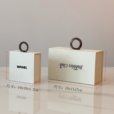 Kotak Presentasi Magnetik Desain Personalisasi Putih Perhiasan Kalung Logo Kustom Cincin Anting Kalung Gelang Kemasan Kotak Kertas