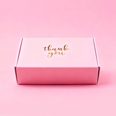 Kemasan Hadiah Biodegradable yang Dapat Didaur Ulang Bergelombang Sepatu Pakaian Busa Bergaris Pengiriman Pos