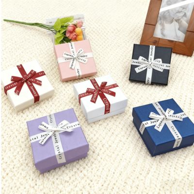 Kemasan Perhiasan Kustom Pita Pita Inggris Surga Bumi Kotak Persegi Penutup Karton Elegan Untuk Kotak Anting Cincin