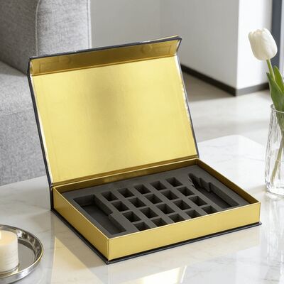 Luxury Premium Magnetic Closure Flip Top Rigid Cardboard Package Box Matte Paper Gift Box untuk kosmetik